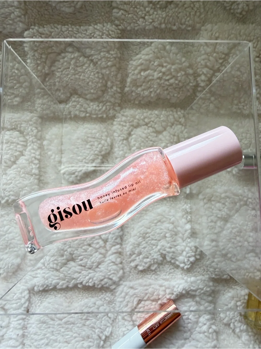Gisou Honey-Infused Lip Oil — Sheer Peach Pink Glow